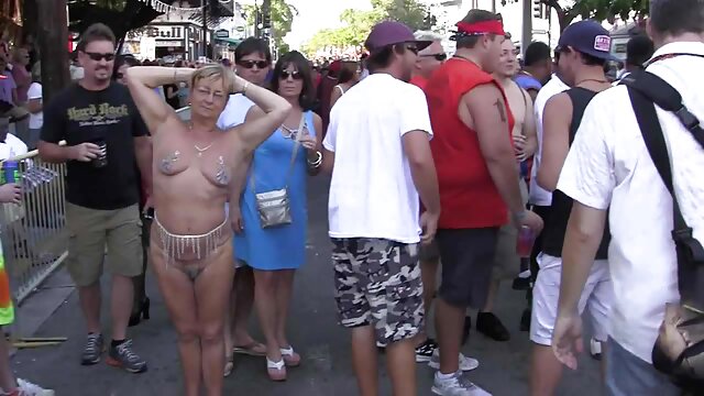 Краще порно : Чорнява ципочка відчуває відео ххх сильне бажання відсмоктати член, щоб кінчити Фільми для дорослих