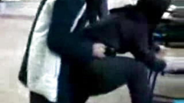 Краще порно : Брюнетка з прямим волоссям pickup porno на ім'я Доміно ризикує відсмоктати член Фільми для дорослих