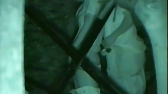 Краще порно : Приголомшлива брюнетка була народжена для того, щоб пристрасно скакати на чорному члені порно відео фільми Фільми для дорослих