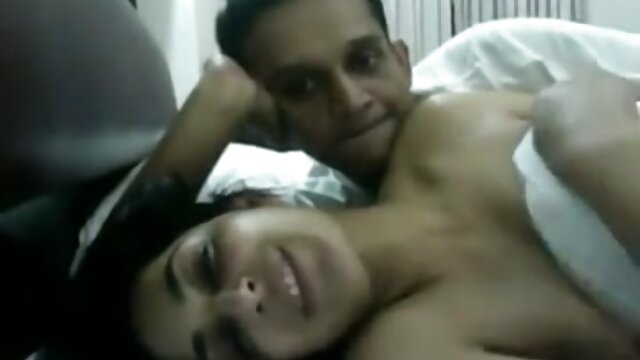 Краще порно : Пишна і сексуальна темноволоса сучка з home porno video красивою попкою показує своє тіло Фільми для дорослих