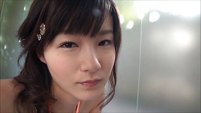 Якість HD :  Сексуальна группа порно видео експлуататорка Азуса Ямамото фліртує на камеру Відеокліпи 