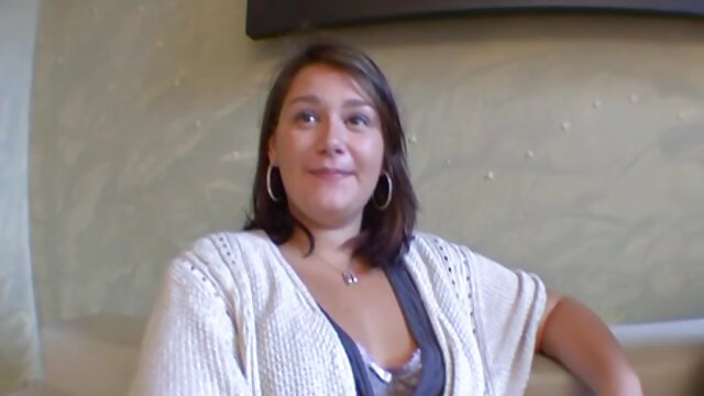Краще порно : Ненаситна шикарна брюнетка isabella clark porno Ейві Лі Рот із задоволенням смокче масивний член Фільми для дорослих