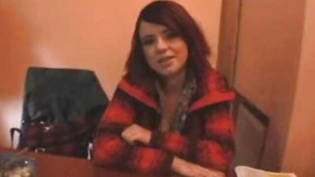 Краще порно : Спокуслива еротичне відео безкоштовно красуня тицяє в свою тугу кицьку рожевим гладким дилдо Фільми для дорослих